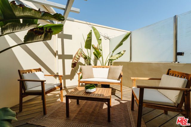 255 Main Street, Venice CA: https://media.crmls.org/mediaz/36d2aa72-7af2-482a-b6db-691bfea3fb55.jpg