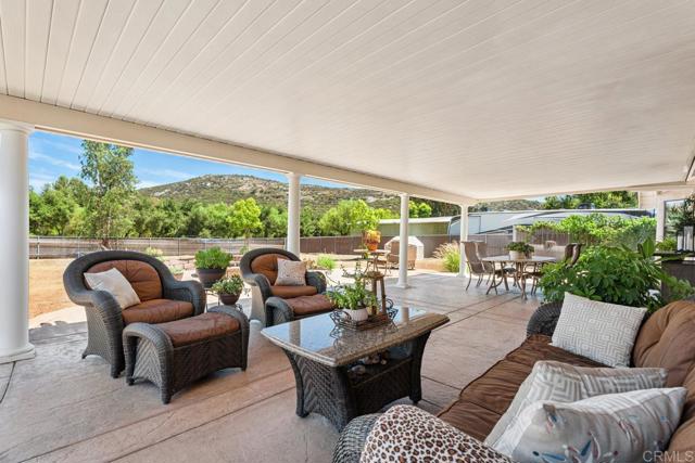 24039 Del Amo Road, Ramona CA: https://media.crmls.org/mediaz/36d39550-0887-4739-8c0f-dc5005f2147d.jpg