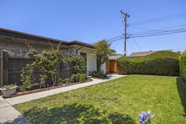 1401 Glenwood Drive, Oxnard CA: https://media.crmls.org/mediaz/36d3ae0a-9b99-4afc-9807-e320f2544eaa.jpg