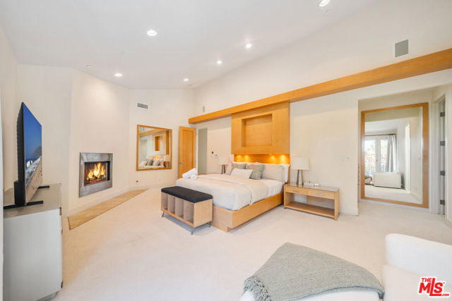 10148 Angelo Circle, Beverly Hills CA: https://media.crmls.org/mediaz/36d3bb19-f142-469b-afbc-69ff0978d0a9.jpg