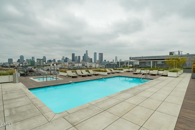 510 S Hewitt Street, Los Angeles CA: https://media.crmls.org/mediaz/36d3f99f-1d06-4350-b6f5-b6ba41832679.jpg