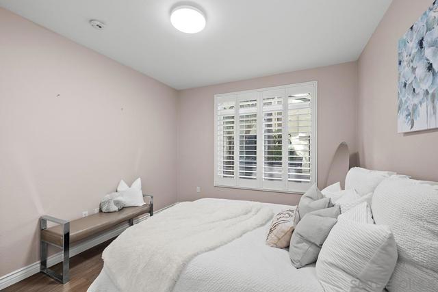 4165 Executive Dr, La Jolla CA: https://media.crmls.org/mediaz/36d40448-c4b3-4d81-8d5c-4587c23ecef1.jpg