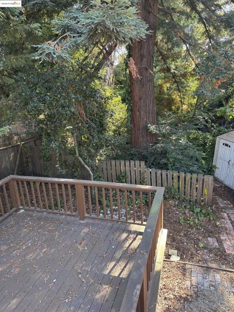 35 Randwick Ave, Oakland CA: https://media.crmls.org/mediaz/36d41396-90d8-45cf-ad67-ec3f6d5b1165.jpg
