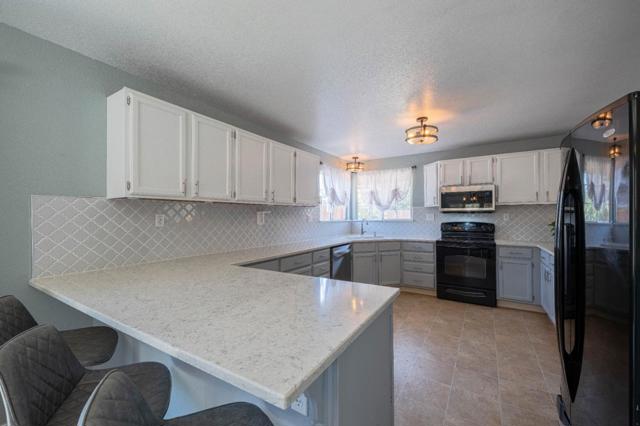 143 Tucker Road, Royal Oaks CA: https://media.crmls.org/mediaz/36d55cf2-3ce0-4a1d-8137-4efb62e08691.jpg