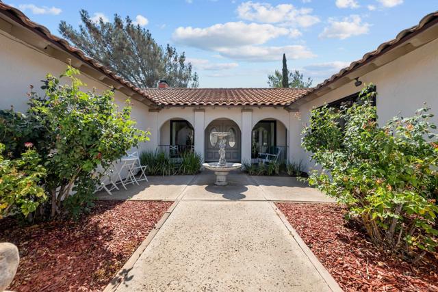 16273 Arena Dr, Ramona CA: https://media.crmls.org/mediaz/36d59e14-7f97-4ea2-be0c-33883af47c2a.jpg