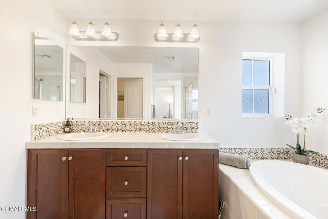 1513 Silver Shadow Drive, Newbury Park CA: https://media.crmls.org/mediaz/36d5a3be-98af-485c-a257-1f9a38f434a5.jpg