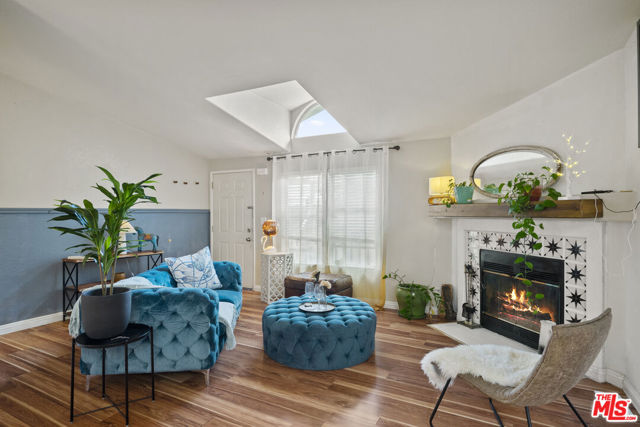 196 Cherokee, Topanga CA: https://media.crmls.org/mediaz/36d5d56a-5967-415d-9f14-fbfe167f53d0.jpg