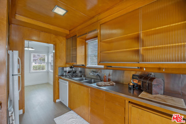 210 S Bundy Drive, Los Angeles CA: https://media.crmls.org/mediaz/36d5e375-60c2-4e38-9b07-74b8a0ce0cdb.jpg