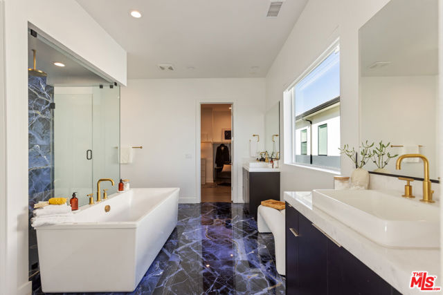 20668 W Hummingbird Court, Porter Ranch CA: https://media.crmls.org/mediaz/36d5f0d3-dc0f-4a37-a71e-3b5a44cfe448.jpg