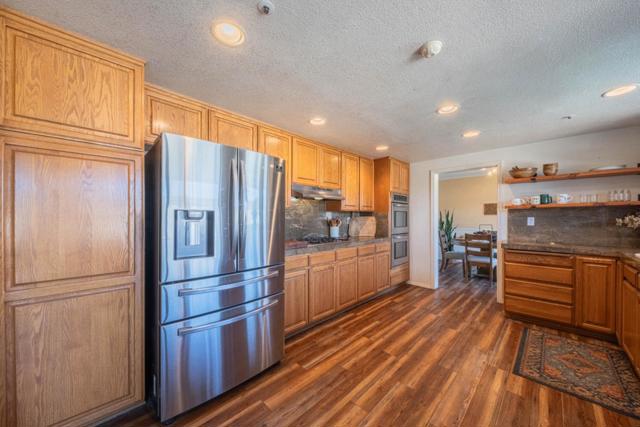 148 Greenbriar Way, Salinas CA: https://media.crmls.org/mediaz/36d60d4f-08e3-46ec-8c79-3dc396a4f229.jpg