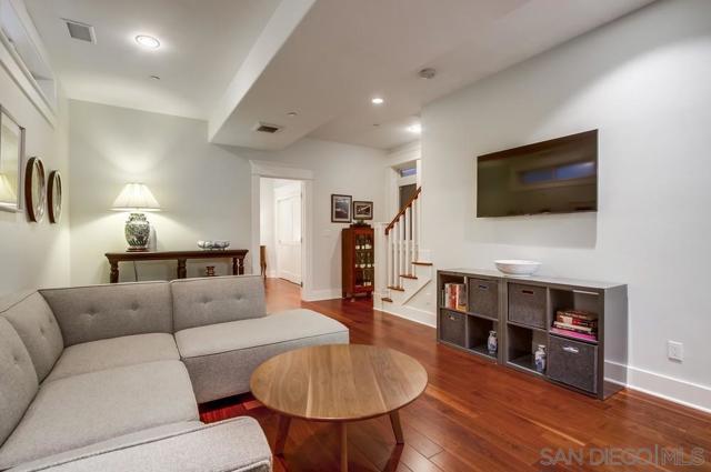 240 B Avenue, Coronado CA: https://media.crmls.org/mediaz/36d73900-444a-443d-8f07-6633bebc3dc3.jpg