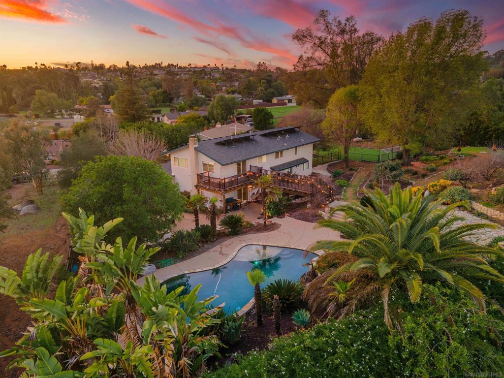 1322 Hamilton Ln, Escondido, CA 92029