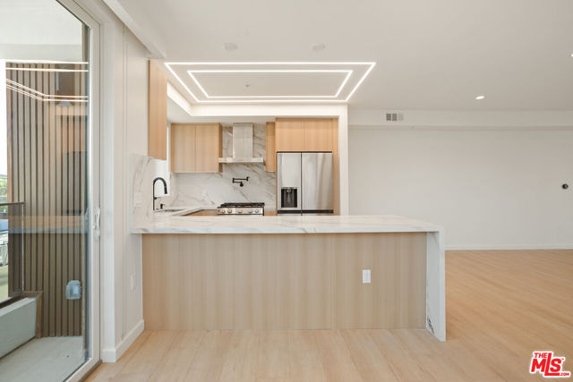 1414 S Beverly Drive Drive, Los Angeles CA: https://media.crmls.org/mediaz/36d946a2-2f4e-469e-978f-985d17679c5d.jpg