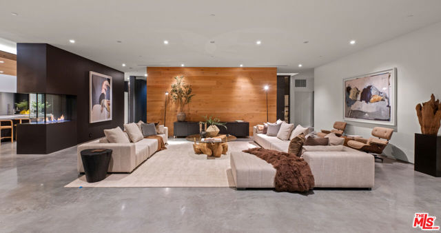 2341 Gloaming Way, Beverly Hills CA: https://media.crmls.org/mediaz/36d94e7d-d644-41a1-828f-b82be549a850.jpg