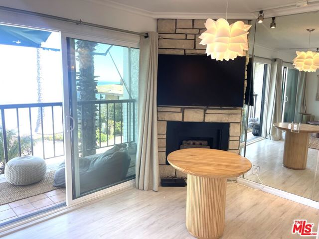 26668 Seagull Way, Malibu CA: https://media.crmls.org/mediaz/36d95604-5138-413b-bdcd-496bd9c494e6.jpg