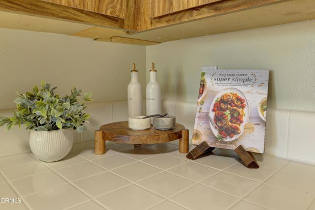644 Orwell Lane, Ventura CA: https://media.crmls.org/mediaz/36d956b0-9742-4b2c-8573-1745f109700f.jpg