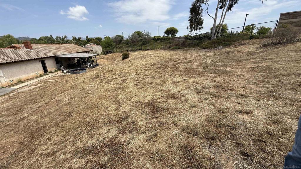 1565 Montiel Rd - photo 8