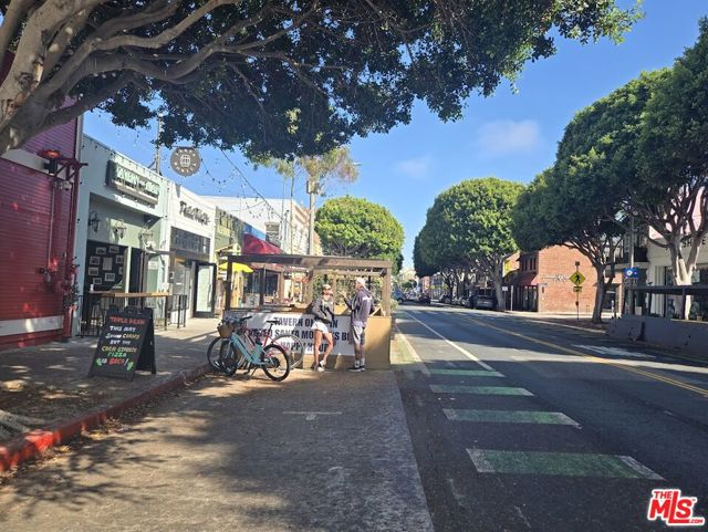 428 Hill Street, Santa Monica CA: https://media.crmls.org/mediaz/36d9bfc7-47e4-4092-98fc-09703b69a15c.jpg