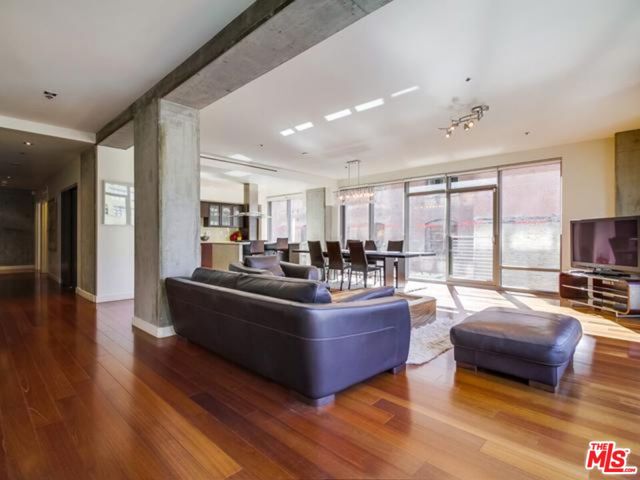 1100 S Hope Street, Los Angeles CA: https://media.crmls.org/mediaz/36d9f0fc-e7d9-45fd-8606-dbece5b4d5c0.jpg