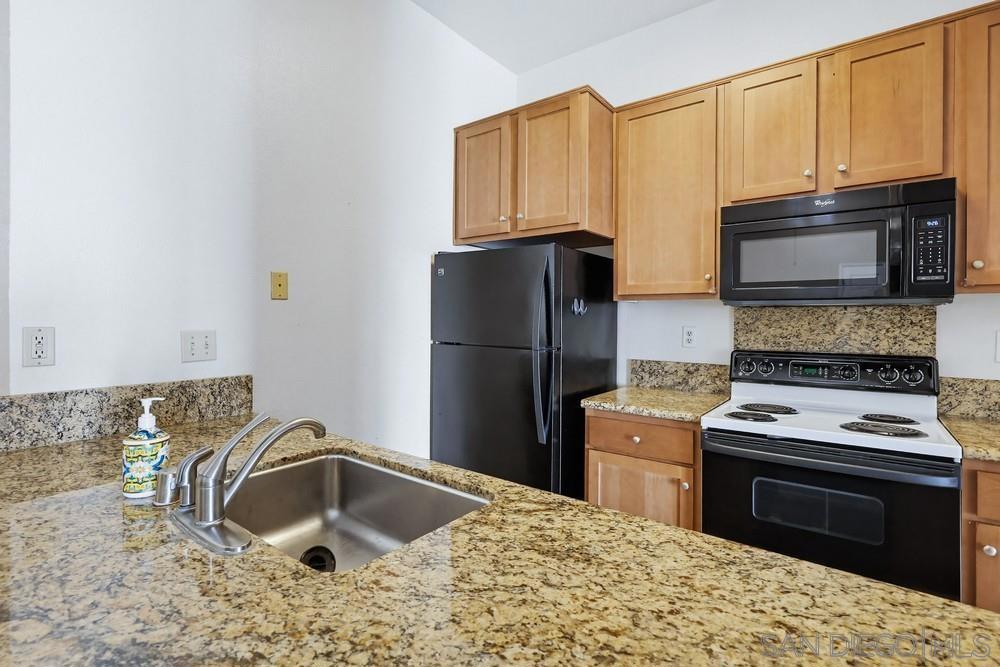 8324 Regents Rd - photo 9