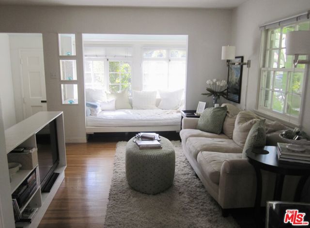 1301 Stanford St, Santa Monica CA: https://media.crmls.org/mediaz/36daeea9-ecb5-4980-8d8b-676d9edea8a2.jpg
