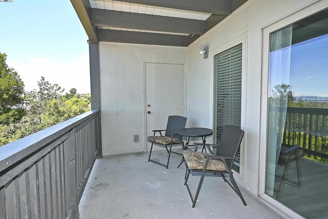 19100 Crest Ave, Castro Valley CA: https://media.crmls.org/mediaz/36db0b2a-0a3b-492d-89a4-82695157097b.jpg