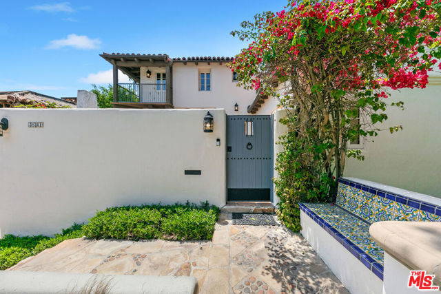 331 S Medio Drive, Los Angeles CA: https://media.crmls.org/mediaz/36db4b19-c162-414e-95ac-0d93097feadb.jpg