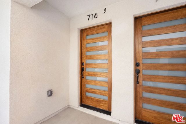 714 W 41st Place, Los Angeles CA: https://media.crmls.org/mediaz/36dbeff4-49bd-40b6-926d-d31e4b0ed865.jpg