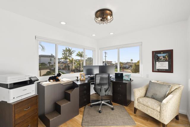 4474 Niagara Ave, San Diego CA: https://media.crmls.org/mediaz/36ddb28c-e5f1-40ef-b475-b3f78456cd4e.jpg
