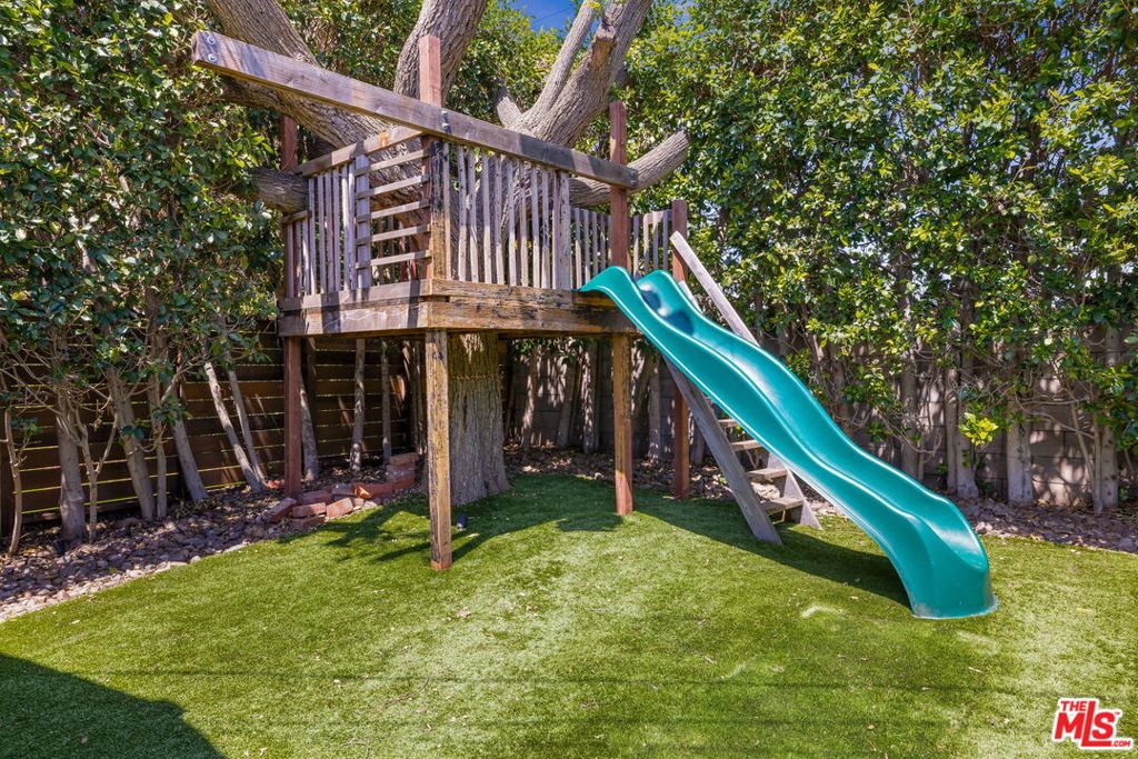 https://media.crmls.org/mediaz/36ddeeed-1c0e-47af-ac80-fc42419132f8.jpg?preset=X-Large