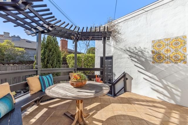 1630 Dayton Ave, Alameda CA: https://media.crmls.org/mediaz/36ddf6a9-c6bb-4a4d-9572-ac6a9e2c75b3.jpg