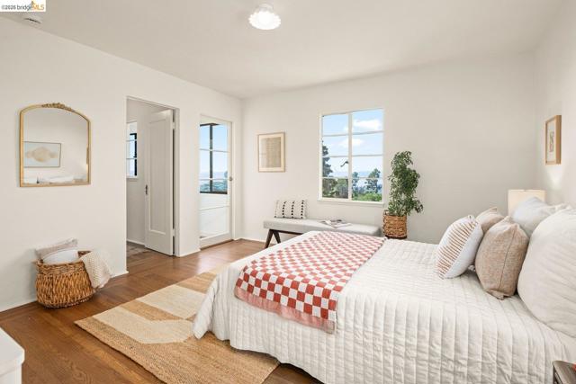 636 Euclid Ave, Berkeley CA: https://media.crmls.org/mediaz/36ddf719-d2a1-4b97-95f9-cf725679bee3.jpg