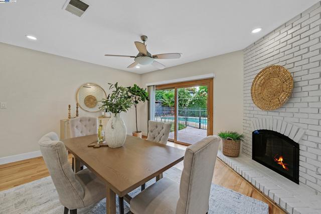 5041 Golden Rd, Pleasanton CA: https://media.crmls.org/mediaz/36de60eb-160f-4cb5-8877-515f5f90b519.jpg
