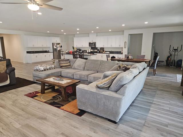 34885 Heartland Lane, Murrieta CA: https://media.crmls.org/mediaz/36deba27-88cf-4182-803e-b0f22a14c669.jpg