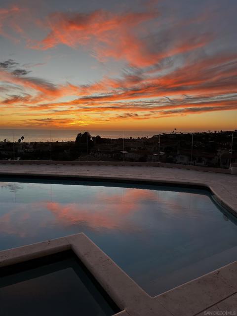 5476 Castle Hills Dr, San Diego CA: https://media.crmls.org/mediaz/36df33ae-6ad8-4bea-a395-e0c7b0207136.jpg