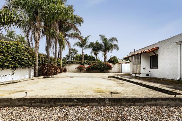 774 Laguna, Carlsbad CA: https://media.crmls.org/mediaz/36df3e90-1eb5-45ab-8add-4af17c5b47df.jpg