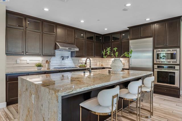 3838 Santa Fe Lane, Tracy CA: https://media.crmls.org/mediaz/36df975f-8bb4-460a-b25a-1b8caf887d99.jpg
