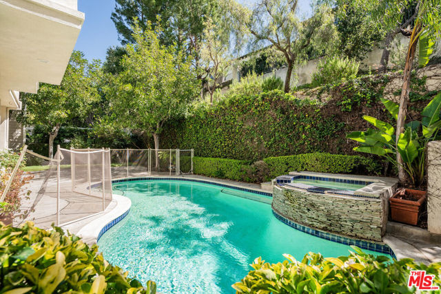 2370 Brookshire Lane, Los Angeles CA: https://media.crmls.org/mediaz/36dfb479-dad4-4711-bbd8-29bcf03985d7.jpg