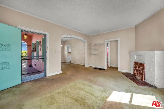 2206 Oak Street photo 3