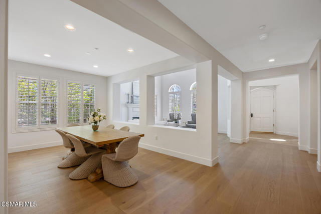 1615 Vista Oaks Way, Westlake Village CA: https://media.crmls.org/mediaz/36e01567-a886-4f92-ba8e-759af44dc3a4.jpg