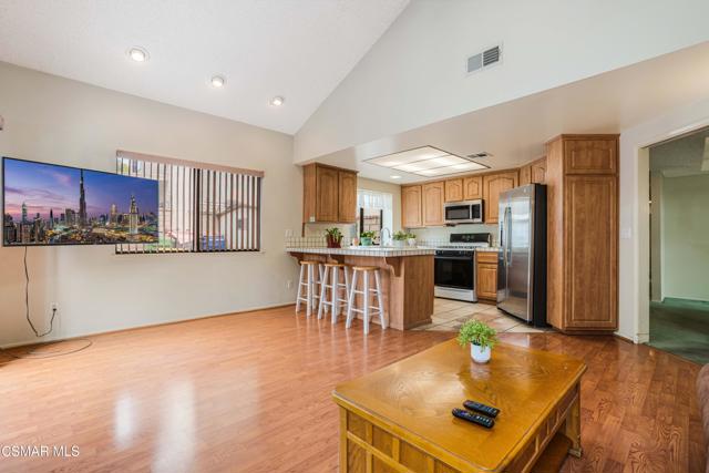 2025 Penngrove Street, Simi Valley CA: https://media.crmls.org/mediaz/36e016e9-65e2-46e8-9183-ff6b4797874d.jpg