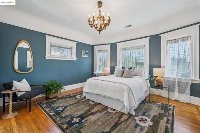 478 43rd St, Oakland CA: https://media.crmls.org/mediaz/36e02ee0-6ee9-4fe7-839d-997c42014ff3.jpg