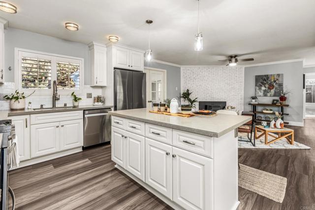 Detail Gallery Image 11 of 32 For 1670 Alta Vista Dr, Vista,  CA 92084 - 3 Beds | 2 Baths