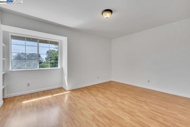 21917 Nugget Canyon Dr, Castro Valley CA: https://media.crmls.org/mediaz/36e0fda2-930e-4bd6-b3d3-ab078a931b14.jpg
