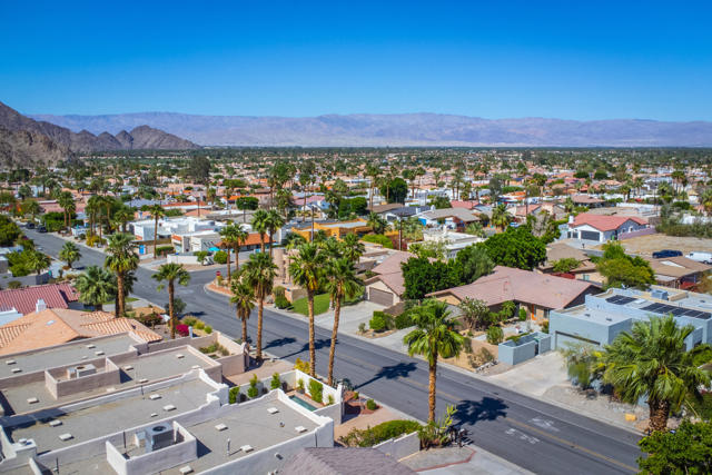 52540 Avenida Juarez, La Quinta CA: https://media.crmls.org/mediaz/36e1005e-f901-41f5-b32a-f0943dc24147.jpg