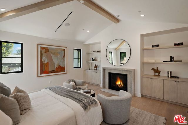 10444 Charing Cross Road, Los Angeles CA: https://media.crmls.org/mediaz/36e17300-9c39-4ca8-b084-1c6fe5353b20.jpg