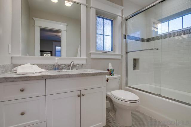 240 B Avenue, Coronado CA: https://media.crmls.org/mediaz/36e24ece-6bfc-4e6c-8596-2304dce304bb.jpg