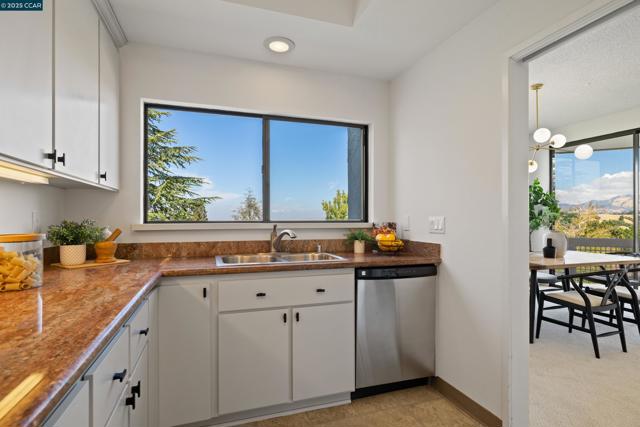 3318 Ptarmigan Dr., Walnut Creek CA: https://media.crmls.org/mediaz/36e2e252-00d5-4251-8677-88f96b5fd961.jpg