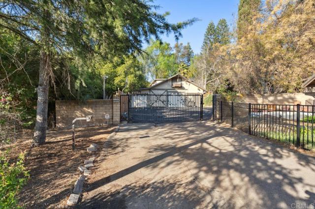 10880 Hess Drive, La Mesa CA: https://media.crmls.org/mediaz/36e3a395-aaff-456b-9780-28ee82c7034b.jpg
