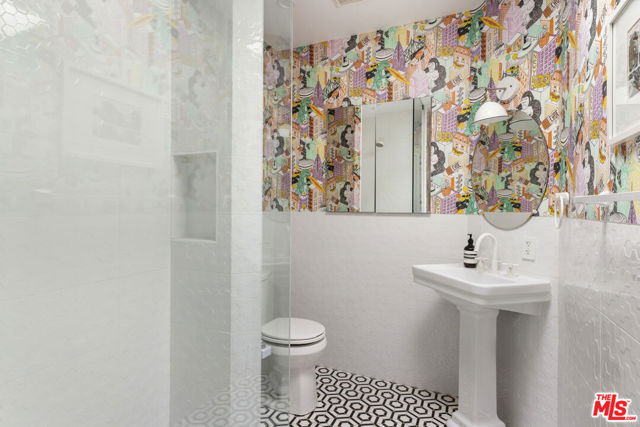 2936 La Castana Drive, Los Angeles CA: https://media.crmls.org/mediaz/36e3e370-d8c9-4174-8f96-08d0d8019919.jpg